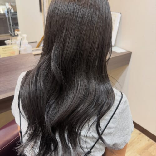 グレージュ . . 透明感たっぷりツヤツヤカラー𓂃‪ . . 落ち着いたトーンで秋カラーに ⁡ . . ⁡ ・ ・ YOKOYAMA IKUMI @ikumi1991 ・ 〜 Re:room ～ ・ 全席個室の美容室 ・