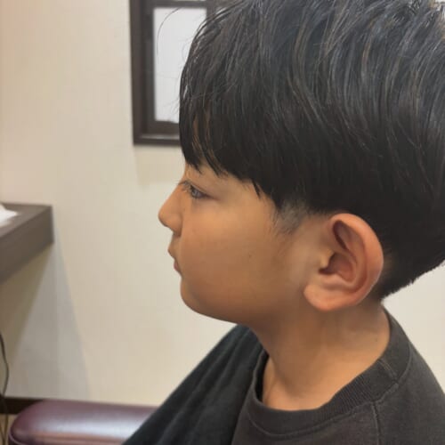 お子様のカットもお任せください 個室ならではの空間で、小さい子でもママさんが焦らず周りの目を気にせず施術する事が出来ます ご指名、ご来店おまちしております KANAKO ・ 〜 Re:room ～ ・ 全席個室の美容室 ・