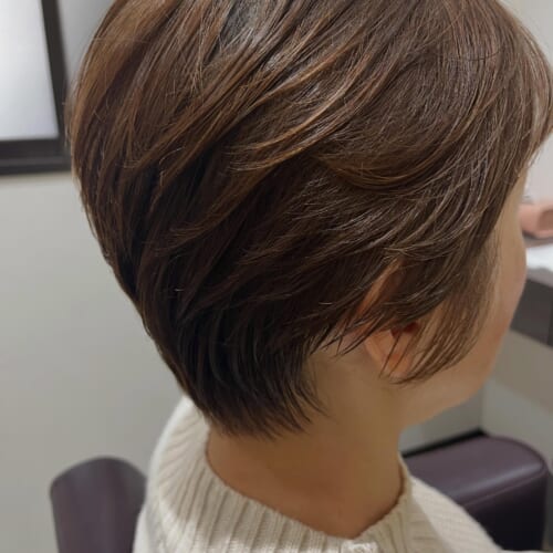 ＿＿＿＿＿ ・ ・秋仕様で まだ蒸し暑さもありますが、 襟足の長さ残しつつスッキリ収まってます とても扱いやすいスタイルです ・ 担当:近藤 ご予約お待ちしております ・ 〜 Re:room 〜 ・ 群馬県伊勢崎市 完全個室の美容室 ・